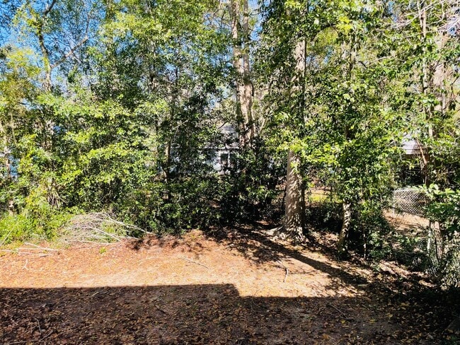 Building Photo - Townhouse off Hartsfield Road-$500 off first months rent!