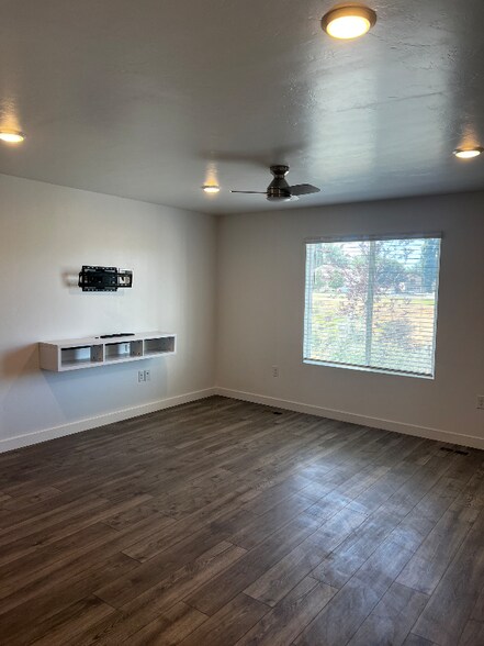 Building Photo - 562 Hal St