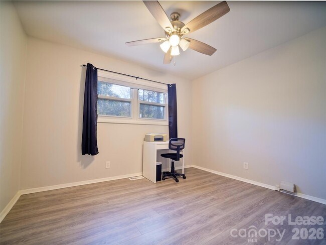 Building Photo - 2515 Thornton Rd