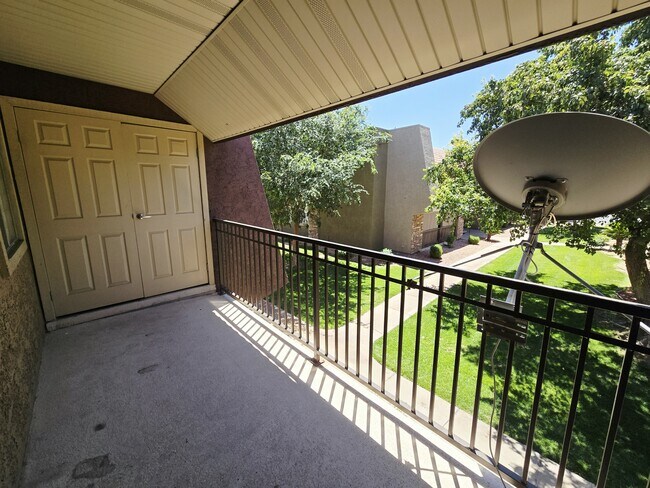 Building Photo - 5081 River Glen Dr