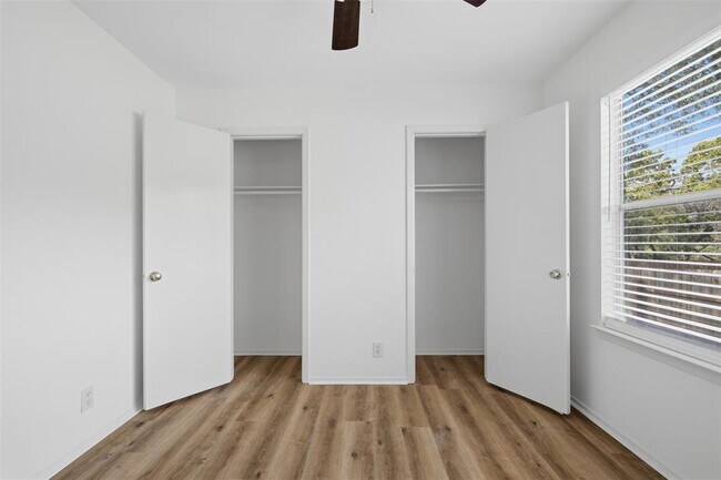 Building Photo - 11611 Rustic Rock Dr