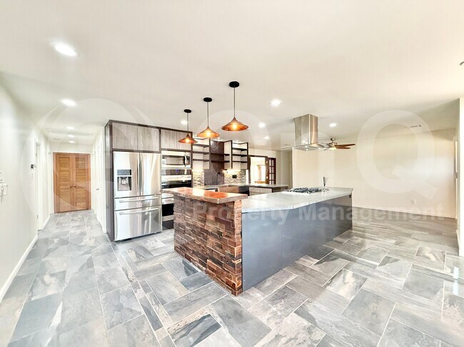 Building Photo - 4405 S Newberry Rd