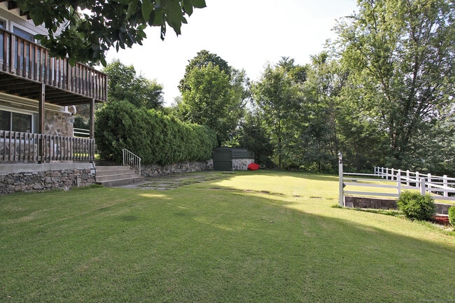 Building Photo - 29 Lavelle Ave