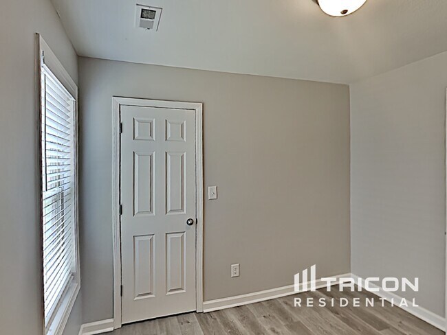 Building Photo - 586 Cameo Ct