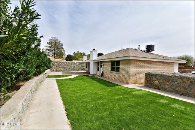 Building Photo - 853 Nita Fay Dr