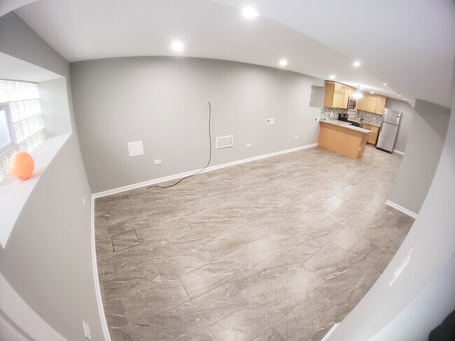 Building Photo - 5134 W Henderson St