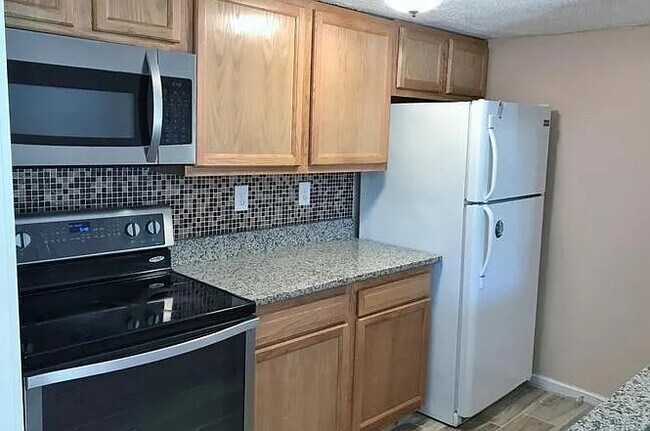 Building Photo - 406 Strathaven Ct