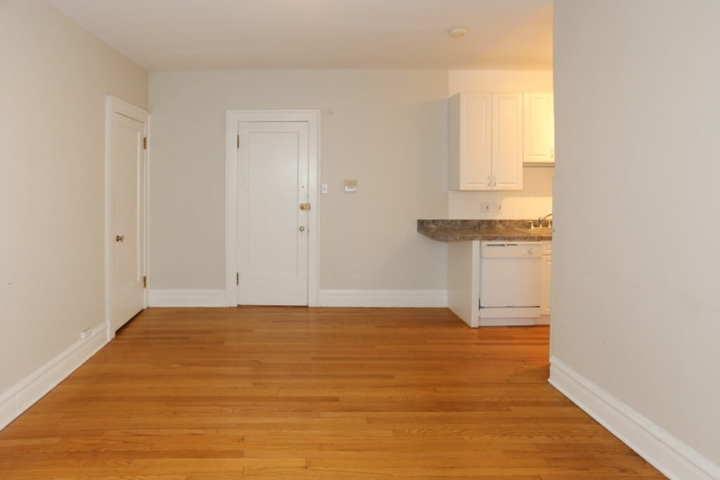 Building Photo - 439 W Melrose St