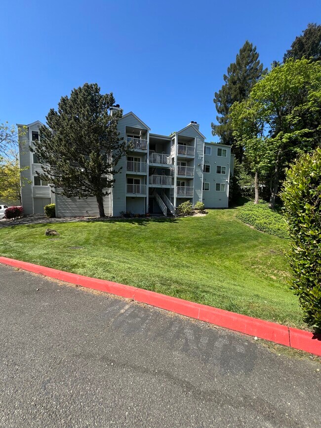 Building Photo - 975 Aberdeen Ave NE