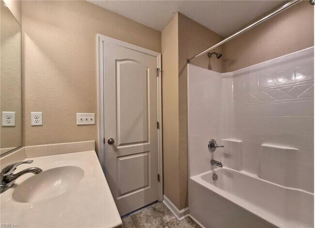 Building Photo - 279 Tigerlilly Dr