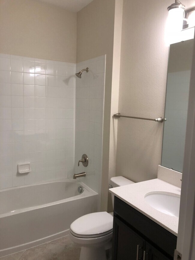 Building Photo - Lakefront Single Story 3/2 Home  FREE wash...
