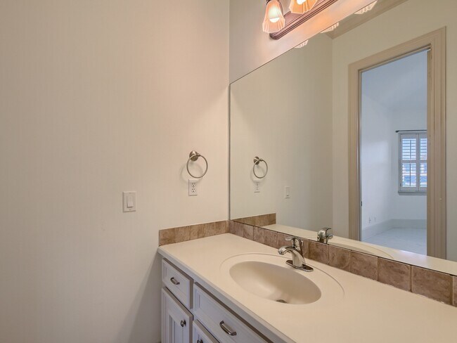 Building Photo - 19027 Crescent Bay Dr