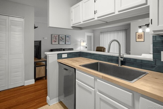 Building Photo - 50 Bayberry Dr