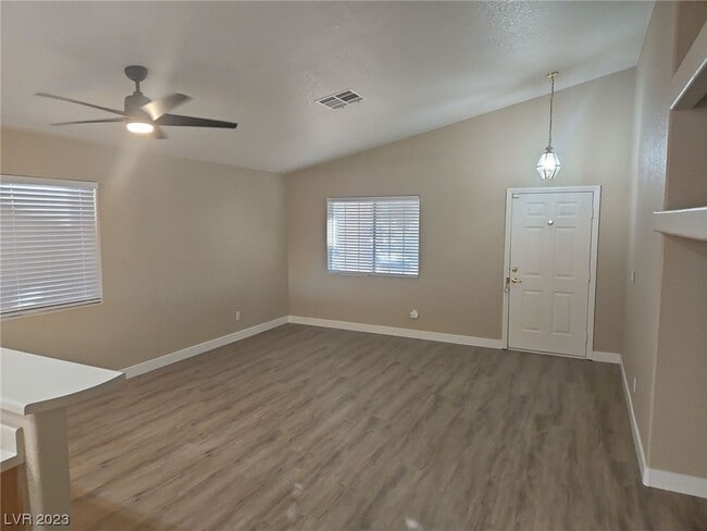 Building Photo - 2529 Vía Di Autostrada