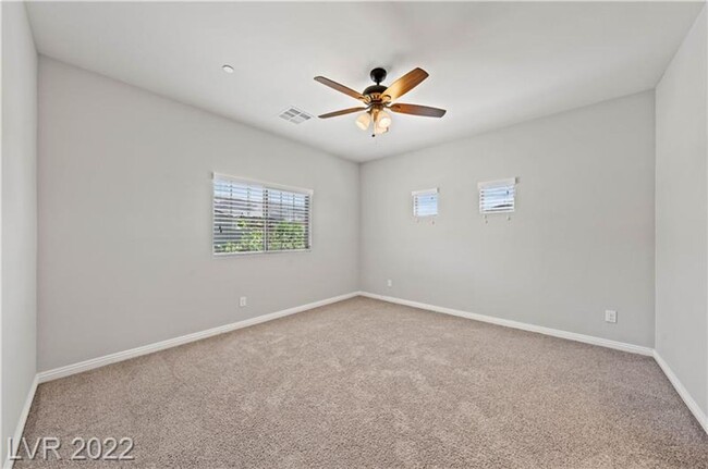 Building Photo - 4 bed+loft Green Valley Home w/City Views
