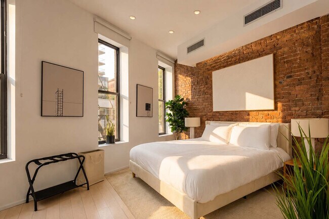Building Photo - 354 Bowery-SI ID1035006P