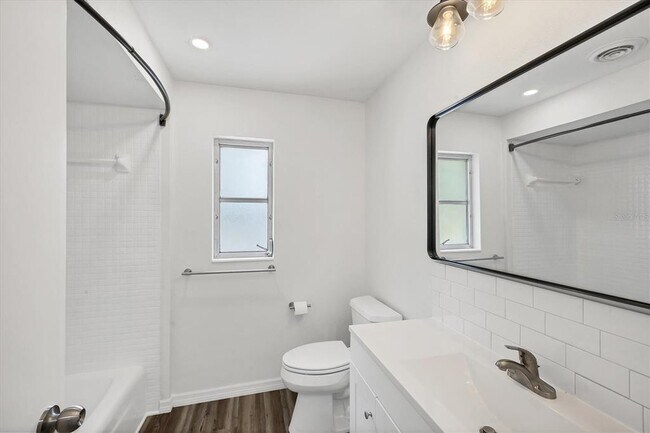 Building Photo - 2460 Whippoorwill Cir