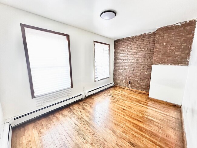 Building Photo - 10 JEWETT Ave