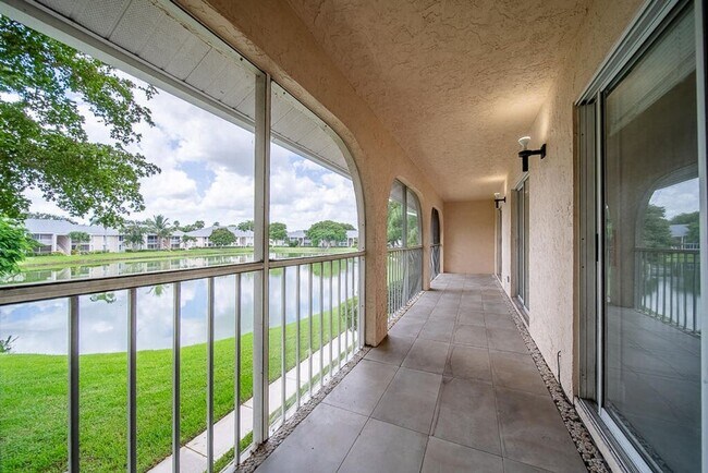 Building Photo - 13810 Oneida Dr