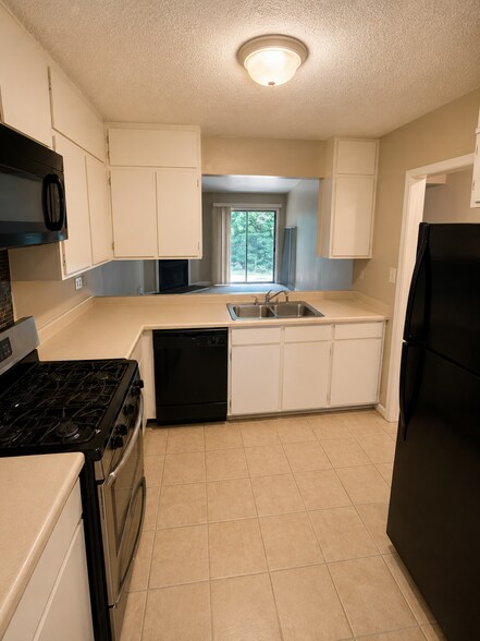 Building Photo - 1220 Oakplace Dr SW