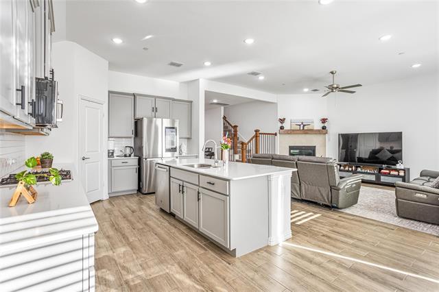 Building Photo - 2096 Creekbluff Cir