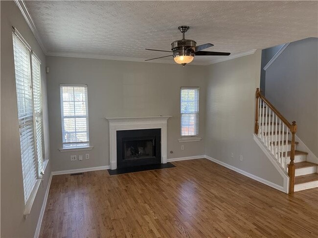 Building Photo - 27 Montgomery St SE