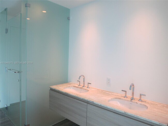 Building Photo - 2900 NE 7th Ave