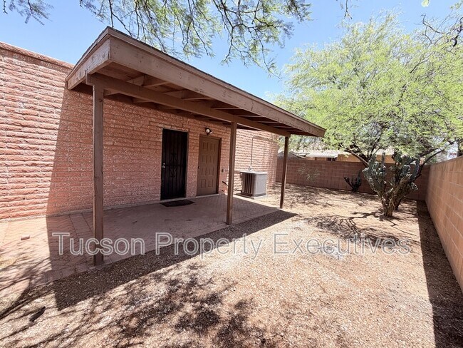 Building Photo - 4901 E Pima St