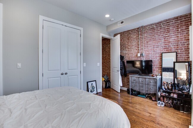 Building Photo - Marvelous Modern Mt Vernon Two-Bedroom!