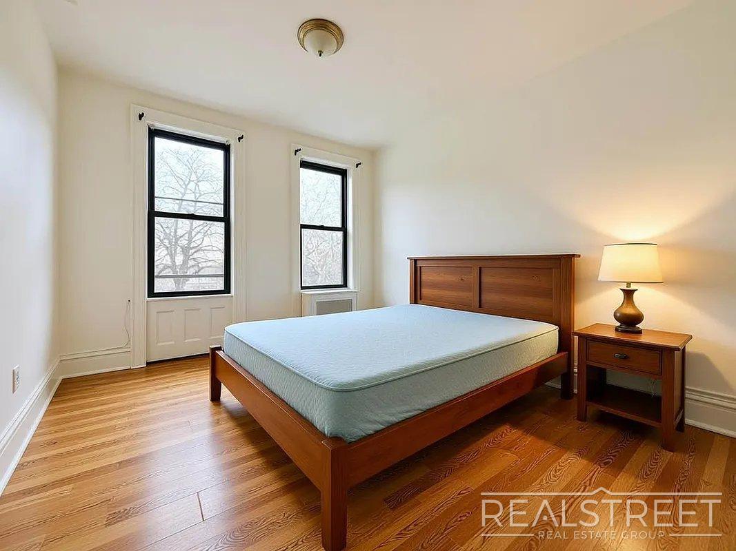 Building Photo - Rare Deal for a Spacious 2-Bedroom in Prime Bushwick with Gorgeous Views Overlooking Maria Hernandez