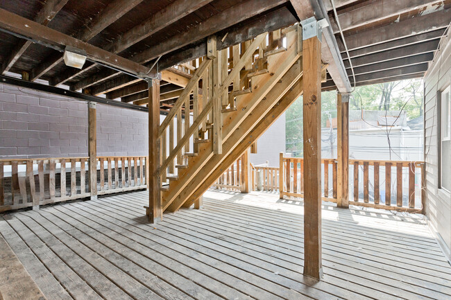 Building Photo - 2464 N Lincoln Ave