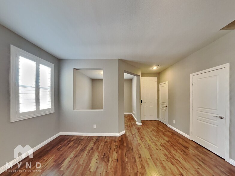 Building Photo - 10746 Bayview House Ave