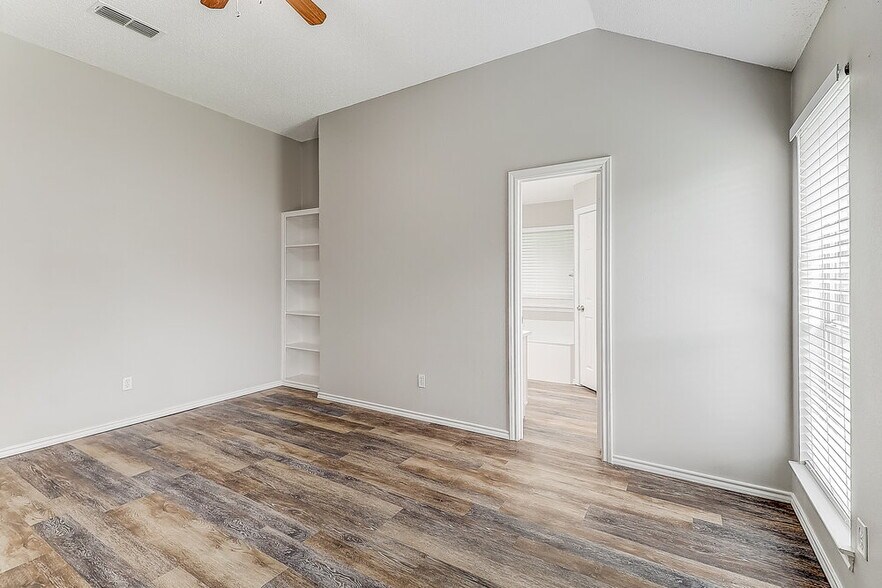 Building Photo - 1402 Stiles Ct