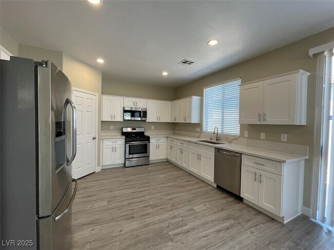 Building Photo - 8050 Villa Avada Ct