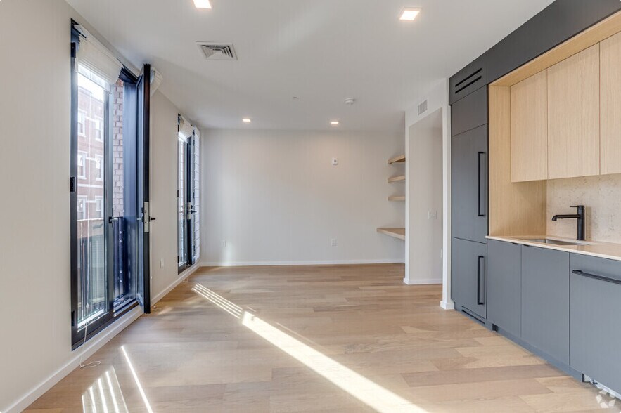 Building Photo - 8 Burney St