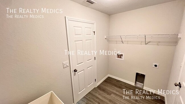 Building Photo - 4165 Hammock Rd