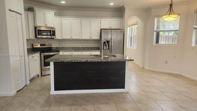 Building Photo - 25309 SW 118 Ct