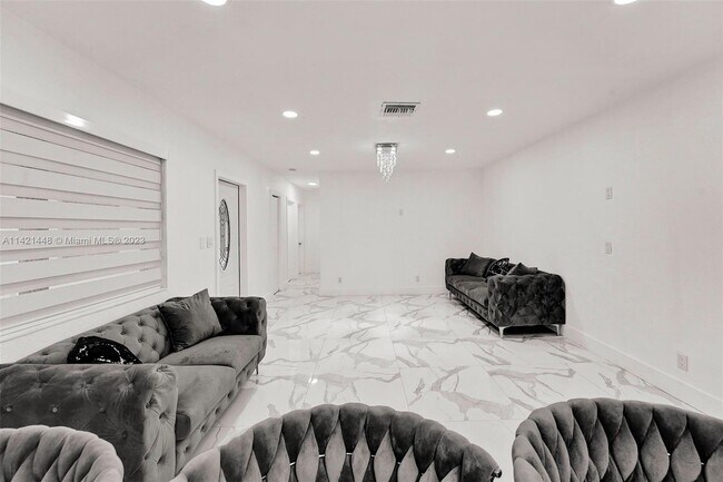 Building Photo - 8210 SW 29th St