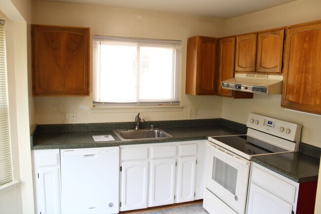 Building Photo - Conveniently Located- Three Bedroom Home Annapolis, MD