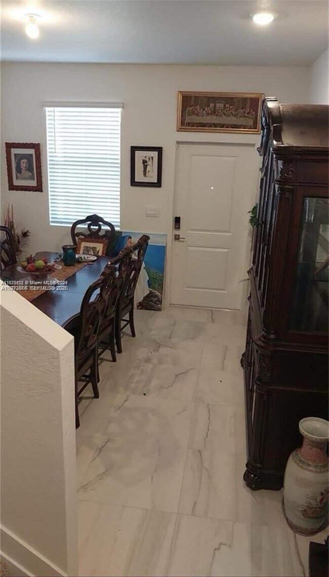 Building Photo - 1790 SE 7th Ter