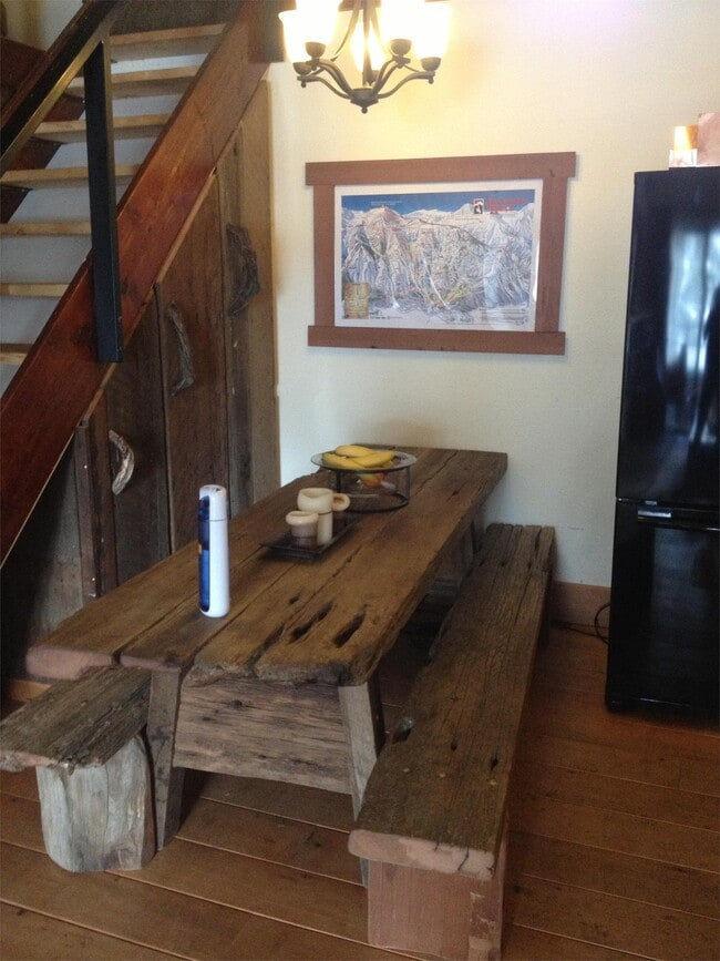 Building Photo - 355 W Deloney Ave