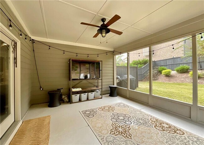 Building Photo - 5452 Oak Crest Ln