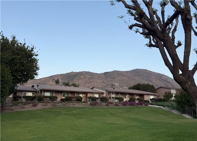 Building Photo - Amazing Grand Terrace Home