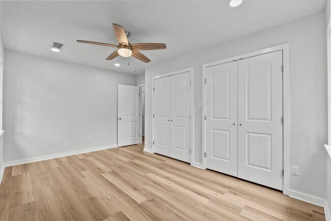 Building Photo - 310 Lakeside Dr