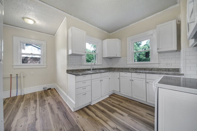 Building Photo - Lovely Two Story, 3 Bedrooms, 2 Bath Home