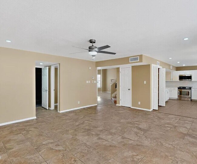 Building Photo - 4 BEDROOM 3 BATHROOM HOME! fully remodeled...