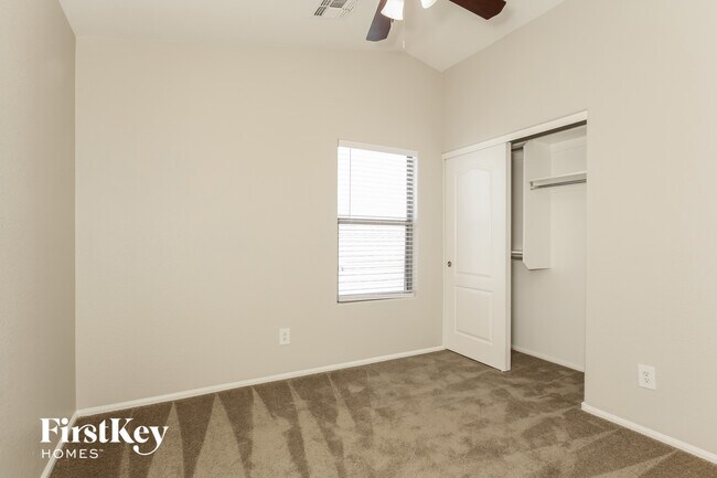 Building Photo - 7913 S 45th Ln