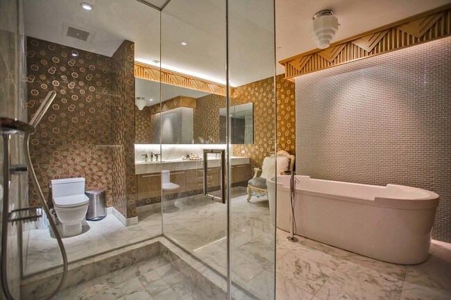 Building Photo - Fully Furnished Art Deco-Style Condo