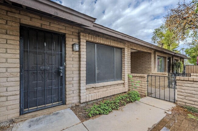 Building Photo - 16 W Loma Vista Dr