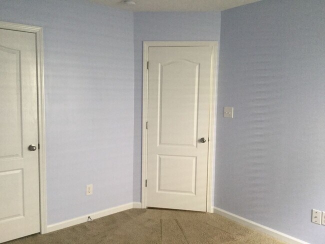 Building Photo - This beautiful home in New Bern